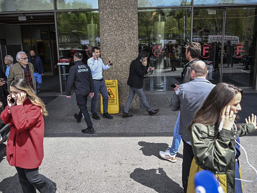 Schade beperkt na aardbevingen Istanboel, gouverneur meldt 151 lichtgewonden