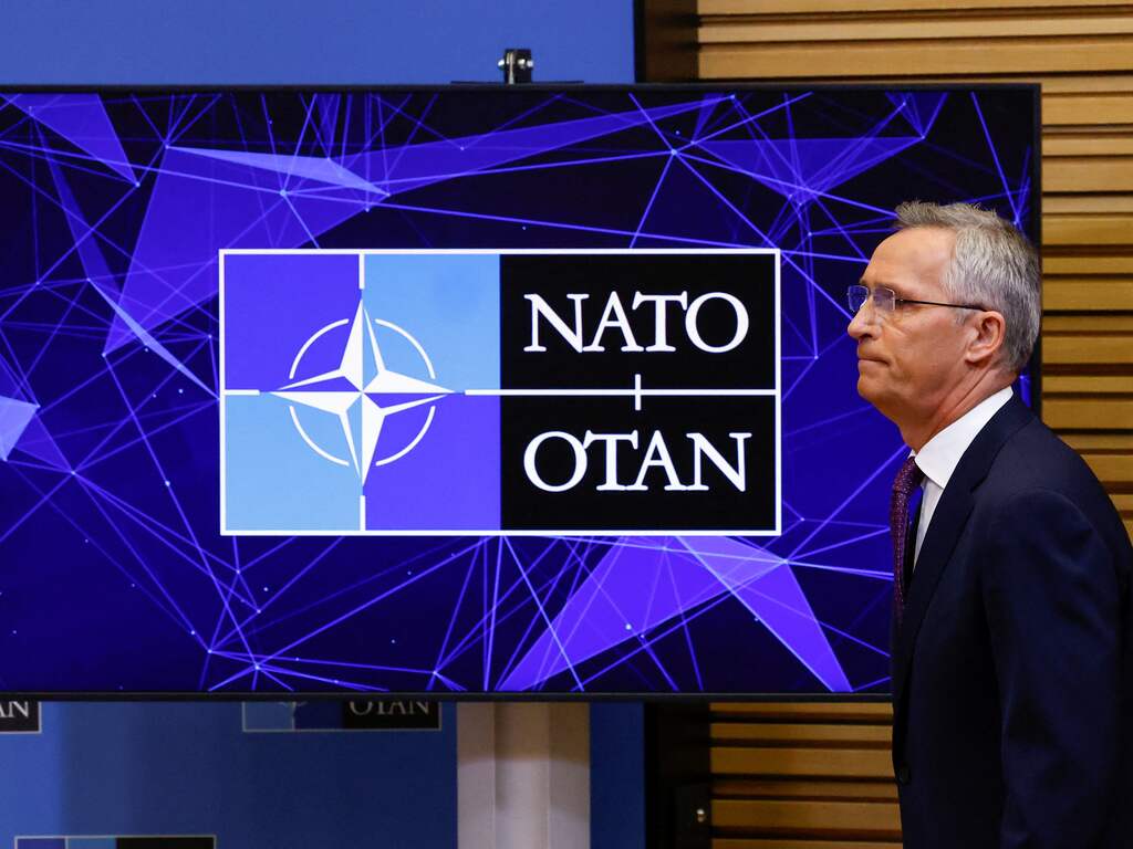 NAVO wil Oekraïne helpen overstappen naar westerse wapensystemen