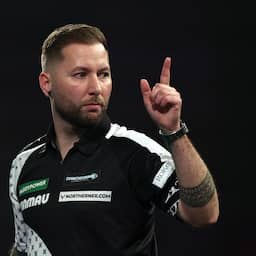 Noppert vervolgt jacht op UK Open-titel na vijf keer overgevenén negendarter