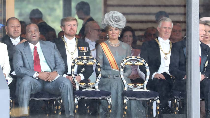 Japanse keizer Naruhito voor oog van tientallen wereldleiders ...