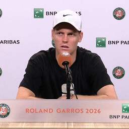 Video | Sinner na uitschakeling op Roland Garros: 'Kwam man met hamer tegen'