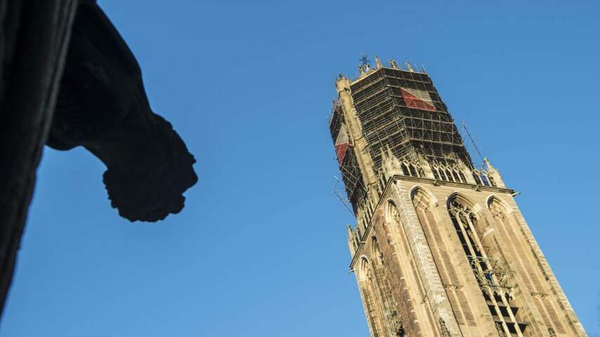 Domtoren bijna volledig in steigers gehuld | Utrecht | NU.nl