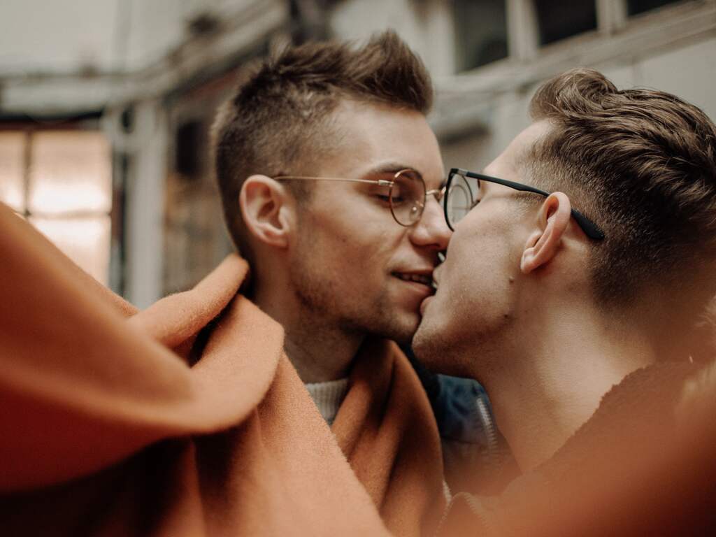 Homo- en biseksuele mannen met monogame relatie mogen bloed doneren