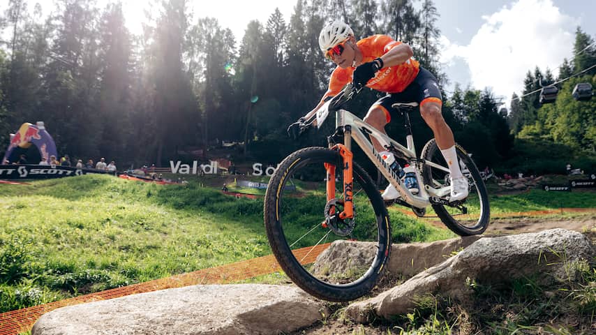 Italiaanse coach helpt Van der Poel bij WK mountainbike: 'Door ploeg geregeld'
