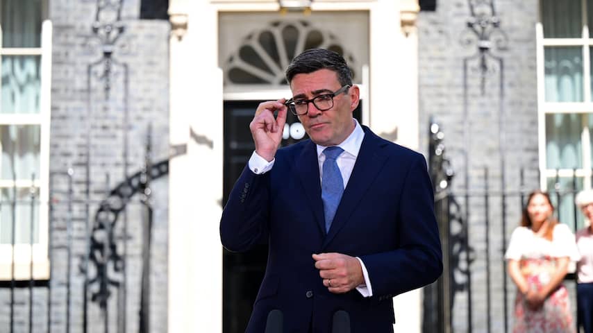 Britse premier Burnham staat voor monsterklus met hete adem van Farage in nek