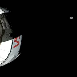 Artemis II dichter bij de maan dan bij de aarde, nog kleine 200.000 kilometer te gaan