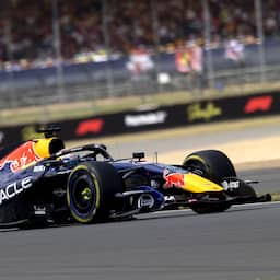 Verstappen na slechte start zesde in sprintrace op Silverstone, Antonelli wint