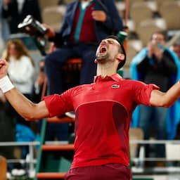 Djokovic knokt zich midden in de nacht naar achtste finales Roland Garros