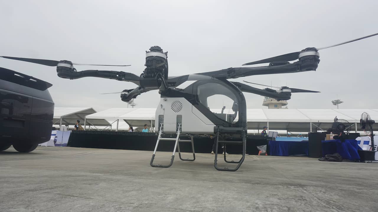 Twee vliegende auto's van Xpeng botsen tijdens oefening voor Chinese ...