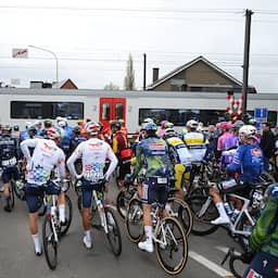 Belgische politie heeft 54 renners geïdentificeerd die door rood reden in de Ronde