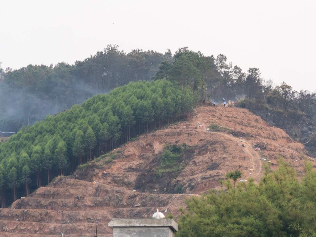 Chinese reddingswerkers vinden geen overlevenden van vliegtuigcrash