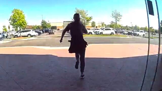 Amerikaan geeft agent lift tijdens achtervolging van winkeldief