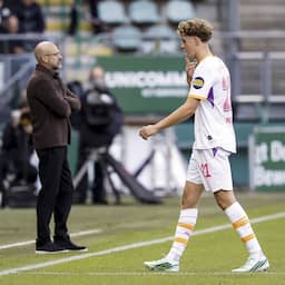 Mijnans leidt nederlaag PSV in met rode kaart: 'Ik voel me slecht en schuldig'