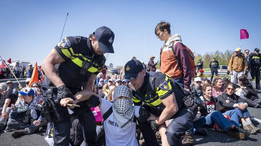 Foto bij Taakstraf en voorwaardelijke celstraf voor XR-demonstranten na snelwegblokkade