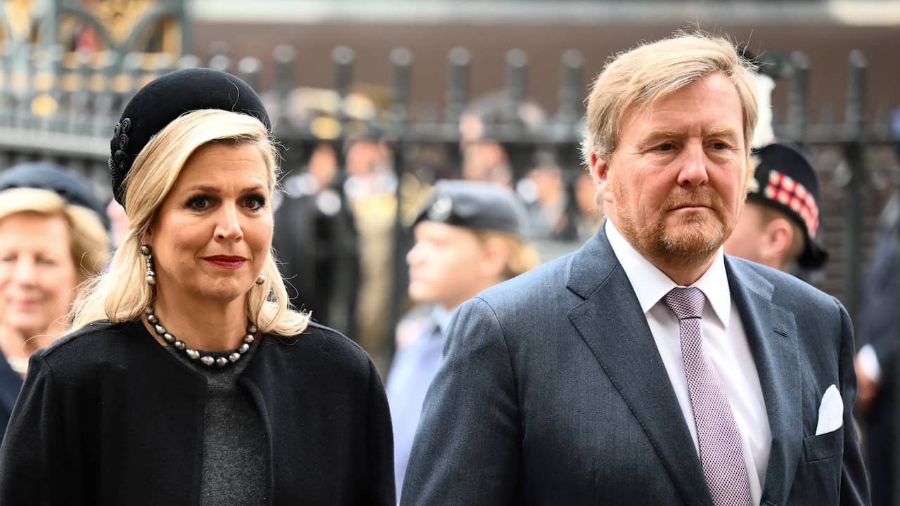Willem-Alexander en Máxima met prinses Beatrix naar uitvaart Elizabeth |  Koningshuis | NU.nl