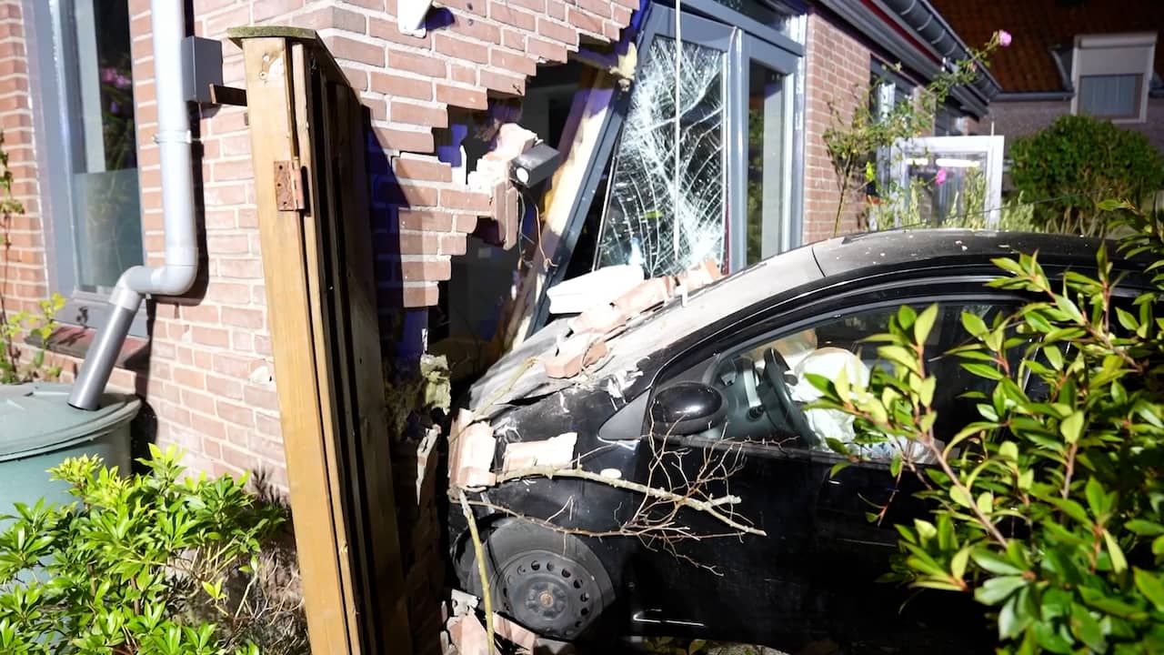 Video | Auto vernielt gevel van Doesburgse woning waar eerder ongeluk plaatsvond