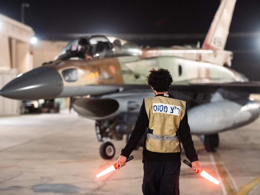 Israël valt Houthi-doelen in Jemen aan na raketinslag bij luchthaven Tel Aviv