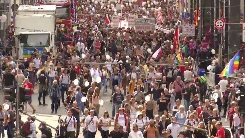 Politie grijpt in bij betoging tegen coronamaatregelen in Berlijn