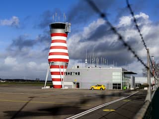 Minister wil vakantievluchten op Lelystad Airport, maar moet draagvlak zoeken