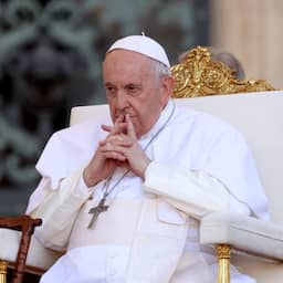 Paus verontschuldigt zich voor homofobe opmerking die onbedoeld zou zijn