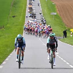 Live Parijs-Roubaix | Van der Poel houdt zich koest terwijl renners proberen weg te rijden