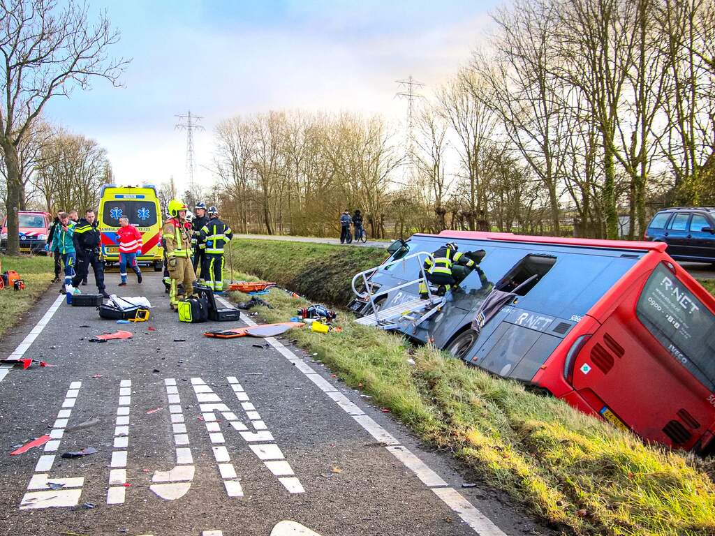 Meisje (15) dat half uur niet opgemerkt werd bij busongeluk Zwartewaal in coma