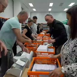 Video | Hongaren tellen stemmen na historisch hoge opkomst