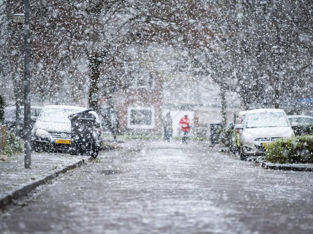 Vanavond sneeuw in met name oosten van het land, maar die blijft kort liggen