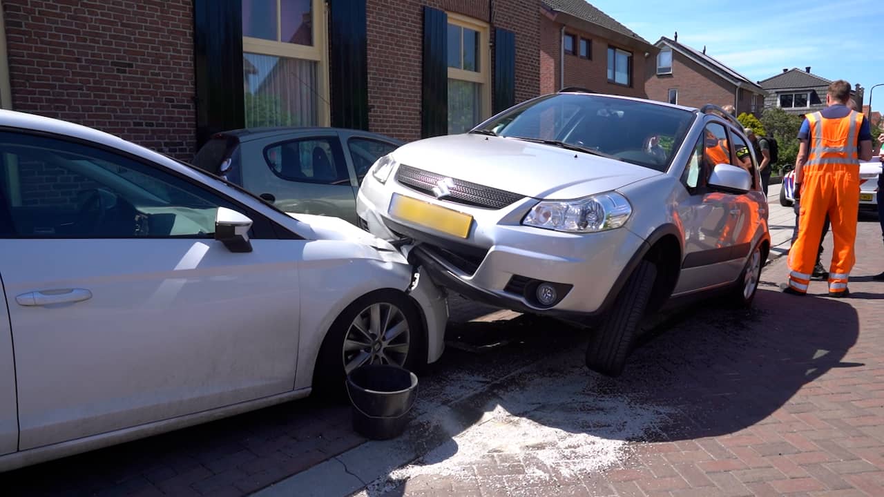 Video | Auto's op elkaar beland door afgeleide bestuurder in Zutphen