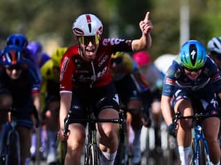 Ex-schaatsster Sandrine Tas slaat dubbelslag in Eneco Tour, Kool flink gehinderd
