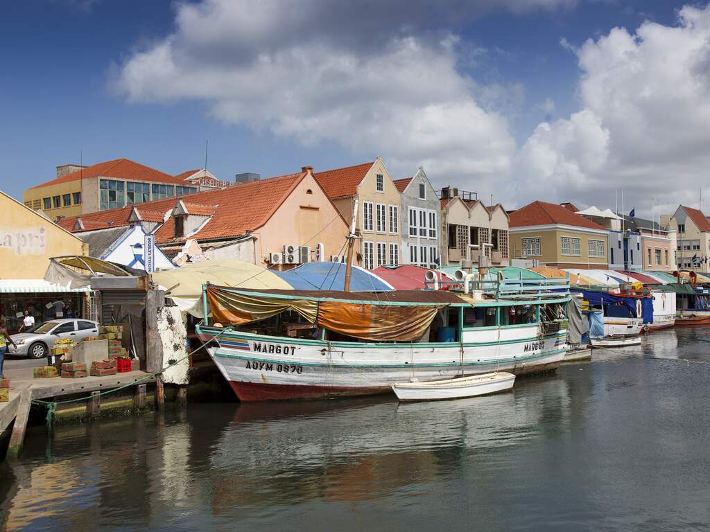 Bootjes uit Venezuela na ruim vier jaar terug op drijvende markt van Curaçao
