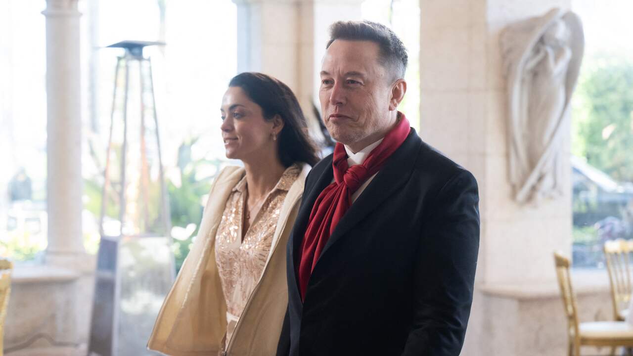 Foto bij Elon Musk en partner uit elkaar: 'In één week van verliefd naar gedumpt'
