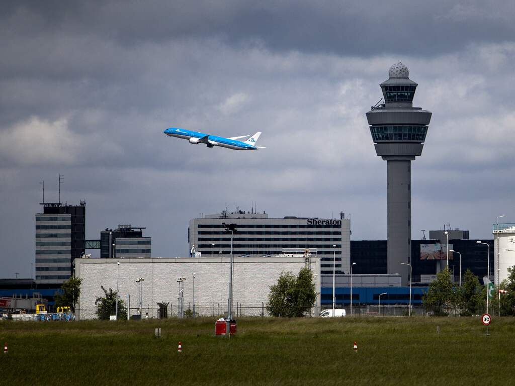 Kabinet wil dat Schiphol fors krimpt: zeker 50.000 vluchten minder per jaar