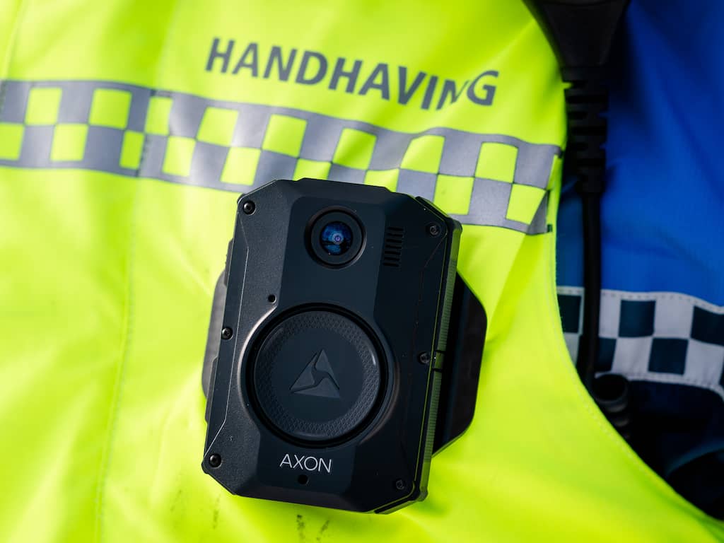 Handhaver tegen hoofd geschopt door minderjarige in Ede