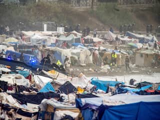 Politie ontruimt grootste migrantenkamp op Ceuta vlak voor komst koningspaar