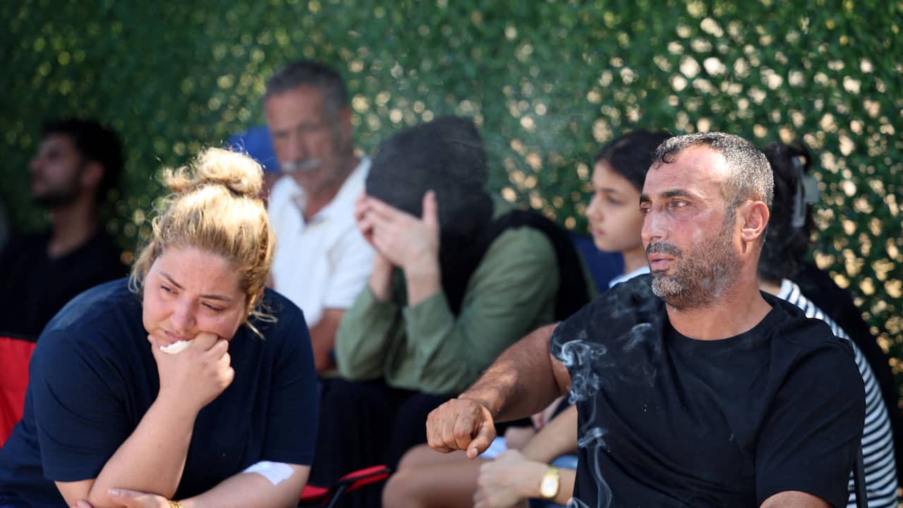 Foto bij Zeker 2 kinderen onder vermisten na zinken boot Cyprus: 'Ze gleed uit mijn hand'