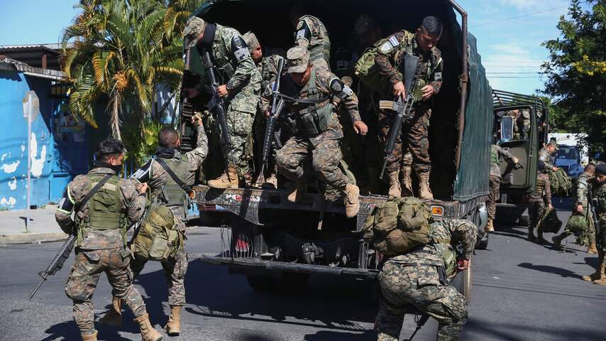 El Salvador omsingelt stad met 10.000 militairen en agenten in strijd tegen  bendes | Buitenland | NU.nl