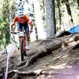 Van der Poel eindigt in Les Gets als tiende bij rentree op mountainbike
