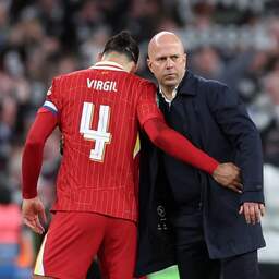 Arne Slot wordt 'overklast' met Liverpool: 'Dit was totaal anders dan tegen PSG'