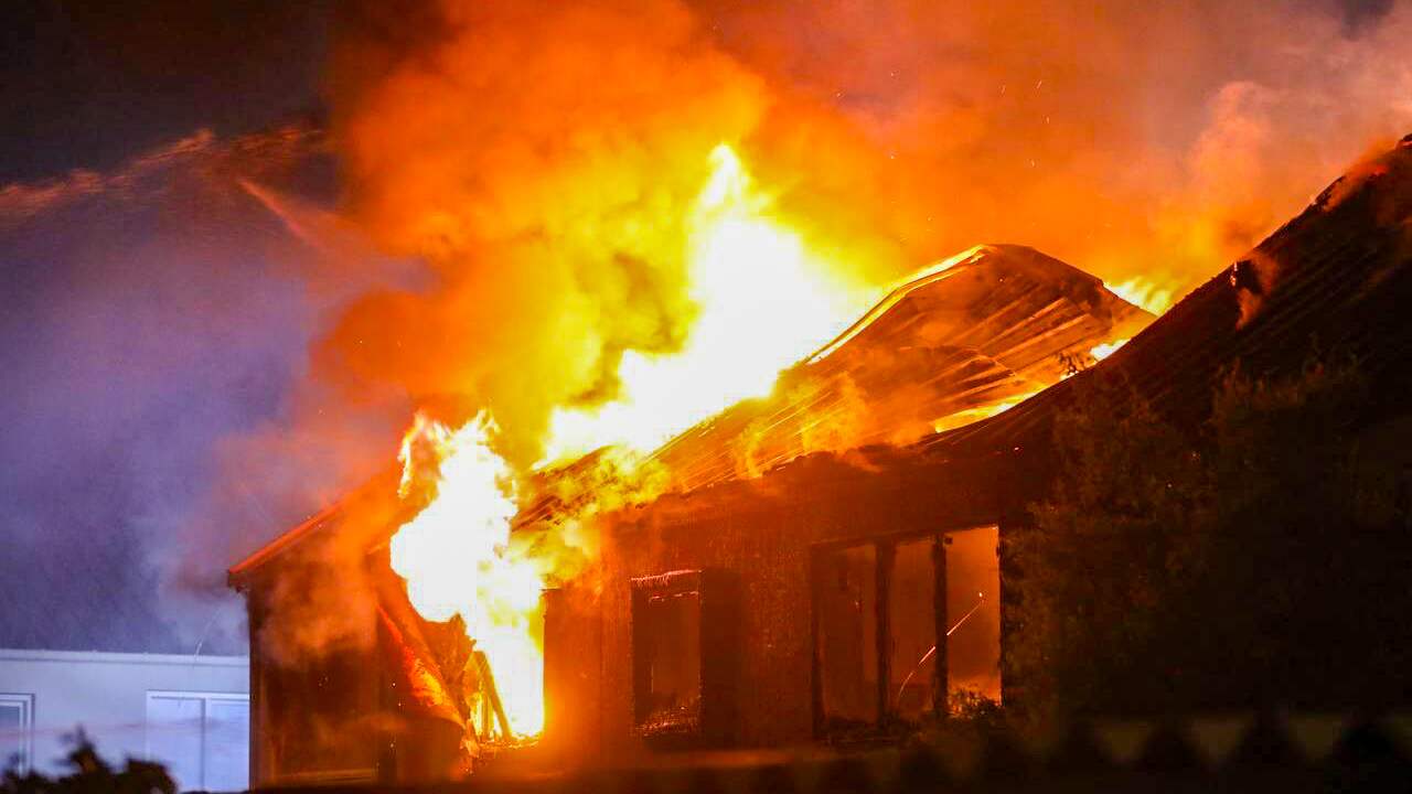 Vier woningen verwoest door grote brand bij huizenblok in Didam