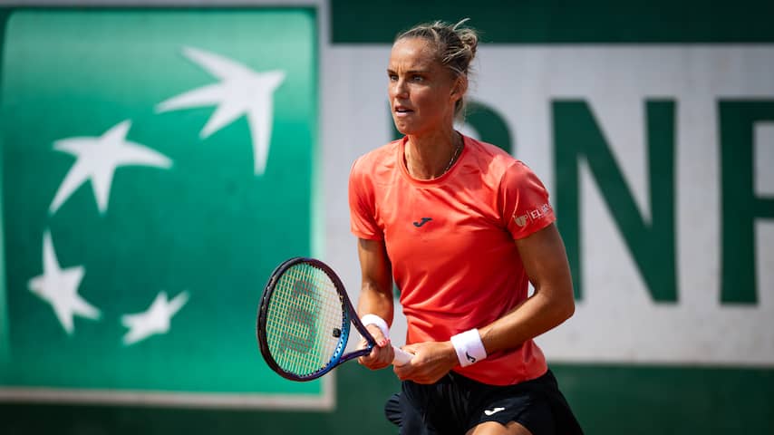 Arantxa Rus pakt slechts drie games bij eerste partij op WTA-toernooi in een jaar