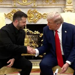 Video | Zelensky geeft Trump brief voor zijn vrouw Melania in Witte Huis