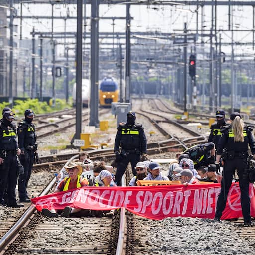 Illustratie bij: Tienduizenden reizigers gedupeerd door spoorblokkade XR, schade ruim een ton