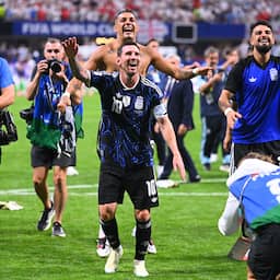Argentinië en Messi opnieuw naar WK-finale na late goals in verhit duel met Engeland