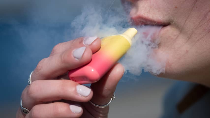 RIVM wil na smaakjes ook 'aantrekkelijke' kleuren weghalen van vapes |  Binnenland | NU.nl