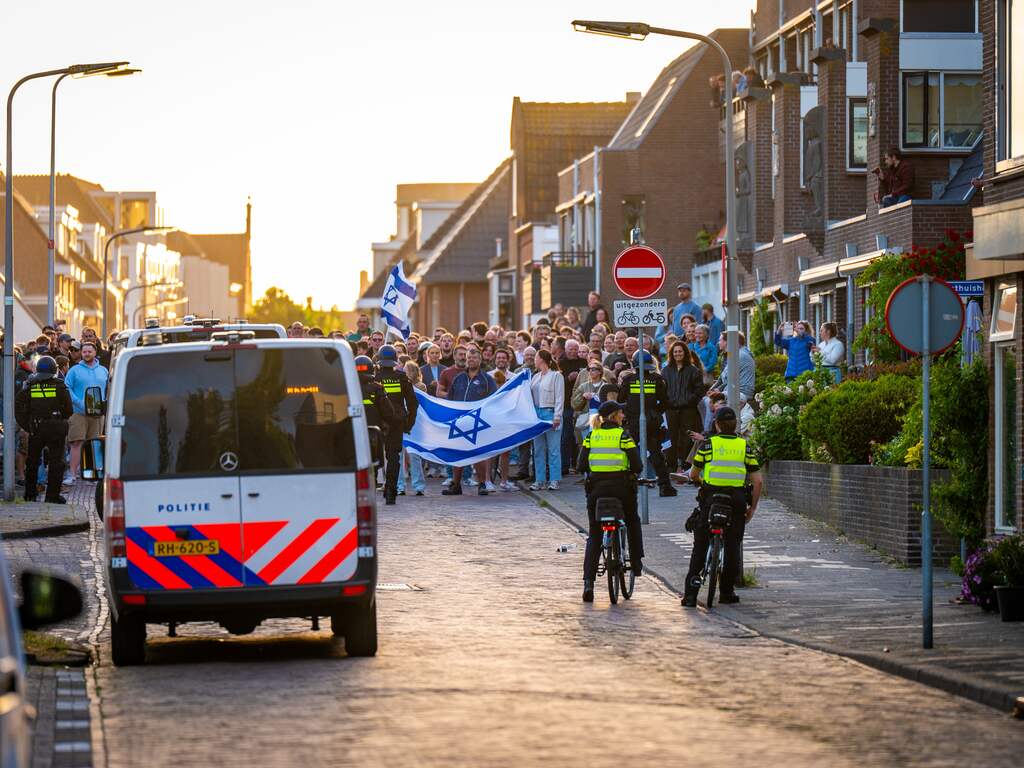 Arrestaties in Katwijk bij rellen rond pro-Israëlische viering, noodbevel van kracht