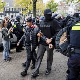 Live | Meerdere aanhoudingen in Amsterdam na anti-immigratieprotest