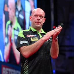 Van Gerwen stelt ook teleur tegen Doets en is meteen uitgeschakeld op EK darts