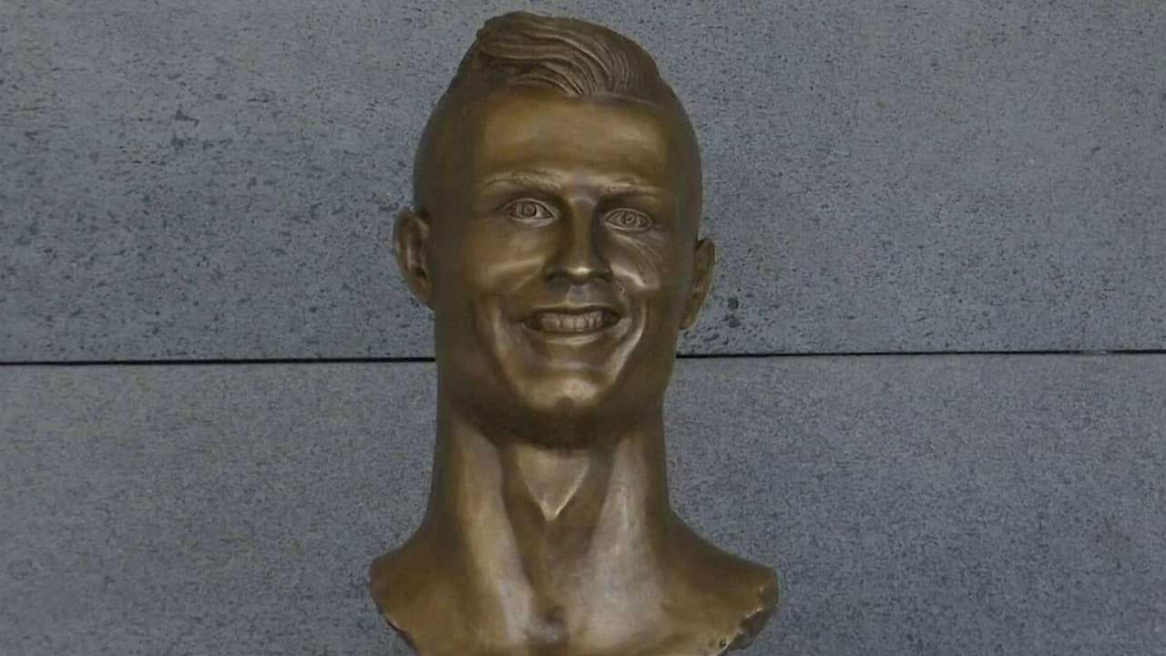 mislukt-beeld-ronaldo-op-portugees-vliegveld-vervangen.jpg