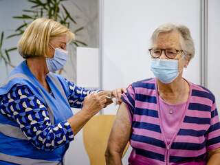 Novavax is veilig coronavaccin, maar werking als herhaalprik is onzeker